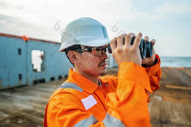 菲律宾人甲板军官向甲板关于容器或船,使人疲乏的Peru秘鲁rsonaltectiveequipment个人保护装置Peru秘鲁