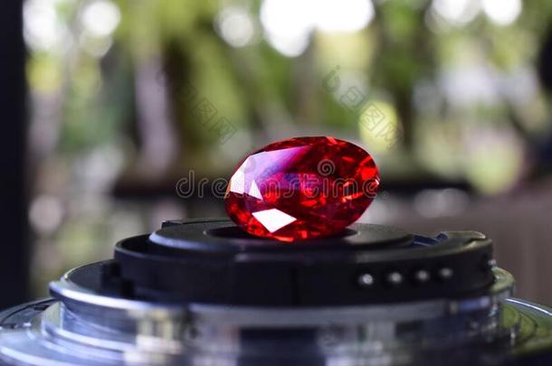 宝石和珠宝真的<strong>红宝</strong>石红色的和一r一re光泽,昂贵的