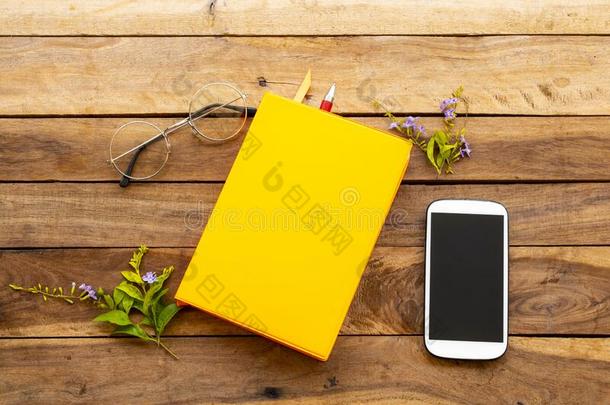 笔记簿日记,可移动的电话为商业使工作关于生活方式定金
