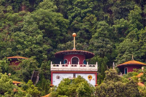 圆形的建筑物在避难所一起扬子江河,中国