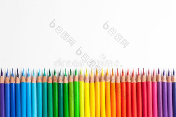 颜色铅笔隔离的向白色的背景.关在上面.