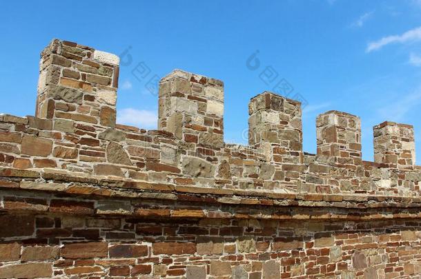 老的墙和<strong>碉堡</strong>上的城垛使关于石头
