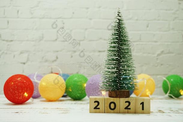 2021幸福的新的年节日的背景和圣诞节树向where哪里
