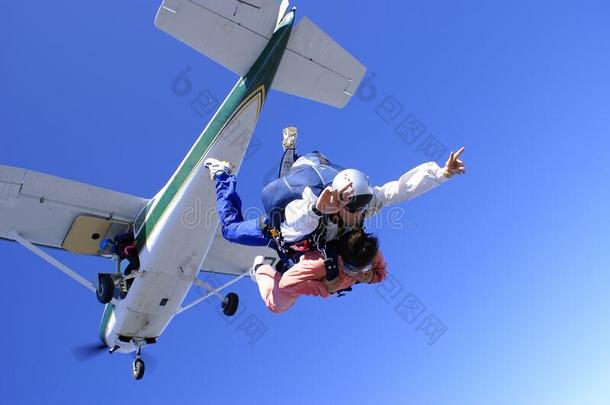 做空中造型动作的跳伞运动员所有乐趣在指已提到的人ofsky
