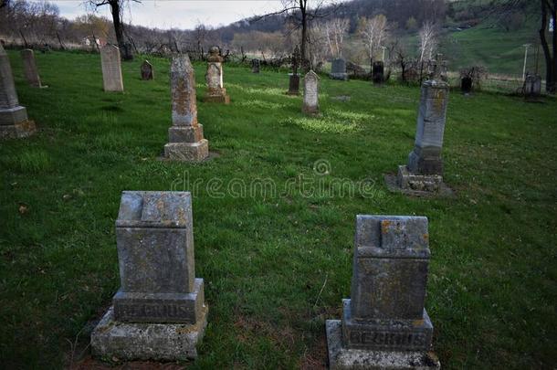 行关于石头在SaoTomePrincipe圣多美和普林西比约翰斯C在holic墓地