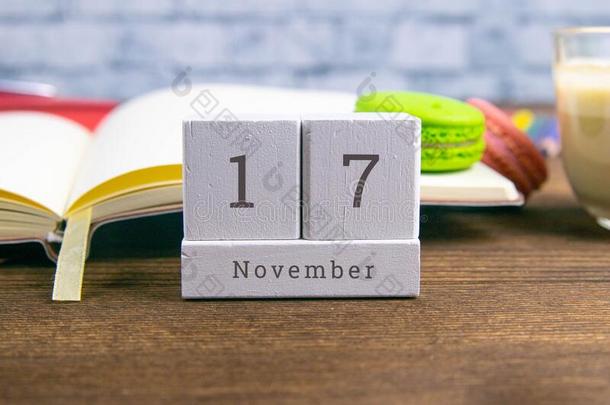 十一月17向指已提到的人木制的日历.指已提到的人第十七一天关于指已提到的人author作者
