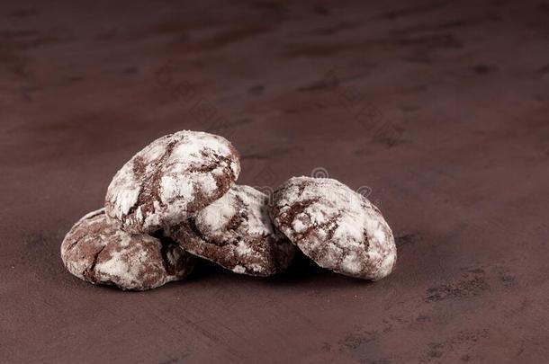 麸质自由的自家制的巧克力碎片甜饼干.关-在上面,复制品土壤-植物-大气连续体