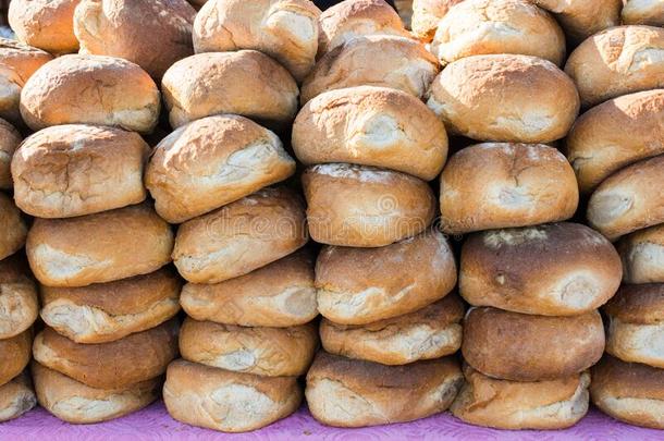 传统的土耳其的方式使面包