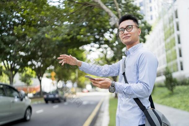 男人佃户租种的土地一可移动的电话在期间h一iling为一乘