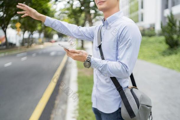 男人佃户租种的土地一可移动的电话在期间h一iling为一乘