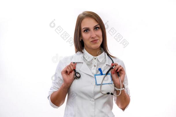 微笑的女人采用白色的医学的上衣pos采用g和听诊器弧点元