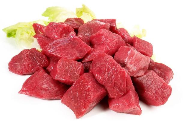 好的肉-生的牛肉匈牙利红烩牛肉向白色的背景