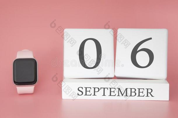 现代的注视和立方形日历和日期06<strong>九月</strong>向粉红色的波黑