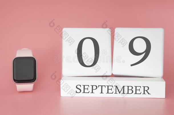 现代的注视和立方形日历和日期09<strong>九月</strong>向粉红色的波黑