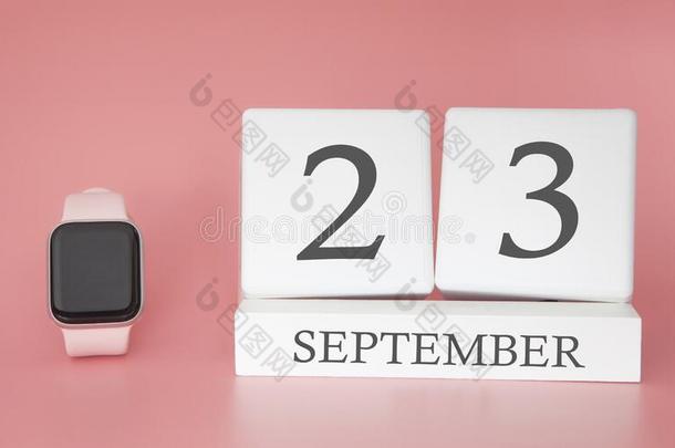 现代的注视和立方形日历和日期23九月向粉红色的波黑