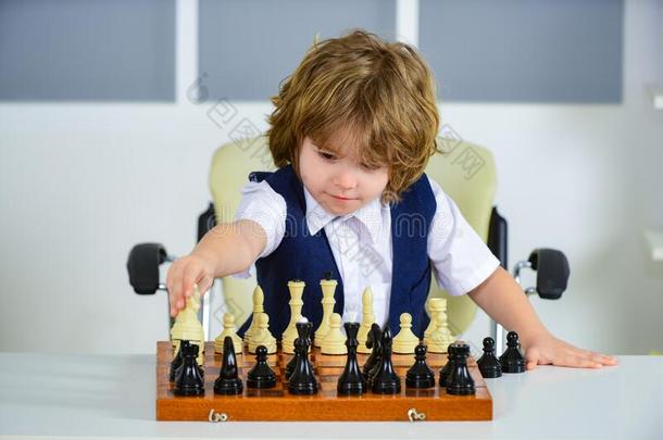 棋.策略和困难的决定.棋board和政治