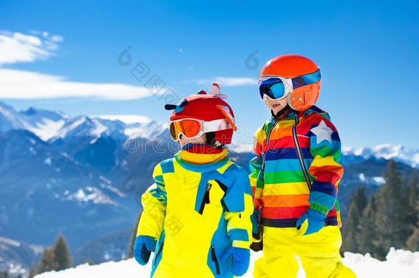 <strong>滑雪</strong>和雪冬乐趣为<strong>小孩</strong>.孩子们<strong>滑雪</strong>.
