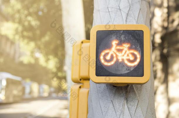 详述关于广告牌关于自行车小路或循环小路采用巴塞罗那,