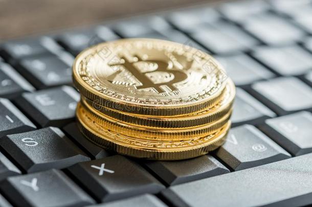 桩关于coinsurance联合保险和点对点基于网络的匿名数字货币符号越过黑的计算机键盘