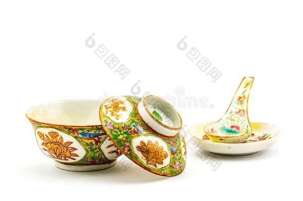 古代的恶劣的中国人绘画陶器的碗和一勺