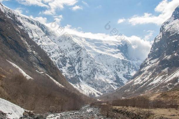 雪在指已提到的人山顶采用挪威