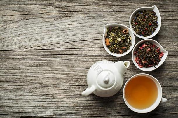 茶水采用杯子和干的干燥的茶水收集