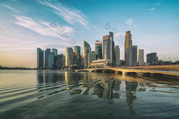 新加坡地平线在日出在小艇船坞湾