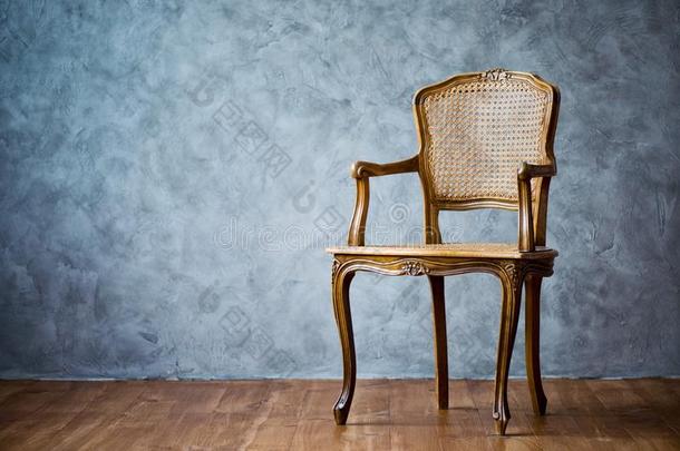 老的椅子向一gr一yw一llb一ckground.