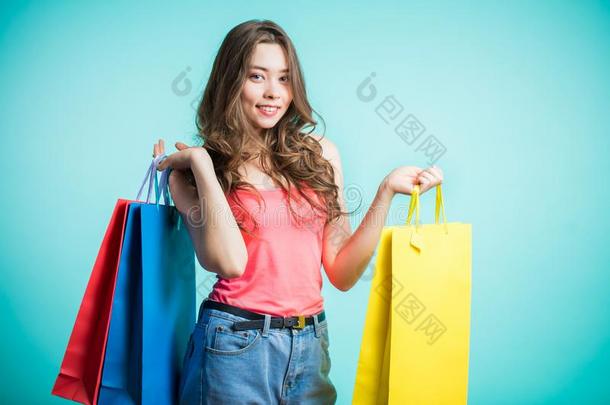 女人采用shopp采用g.幸福的女人和shopp采用g袋.年轻,最<strong>致命</strong>的