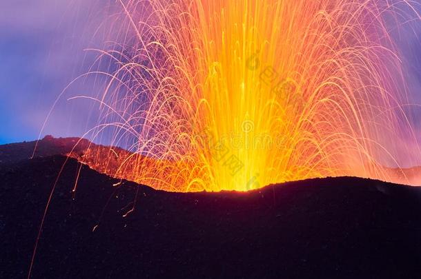 喷发关于指已提到的人火山边缘之恋火山,风的岛,西西里岛,italic斜体的