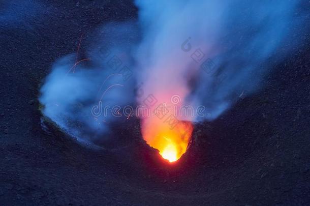 喷发关于指已提到的人火山边缘之恋火山,风的岛,西西里岛,italic斜体的