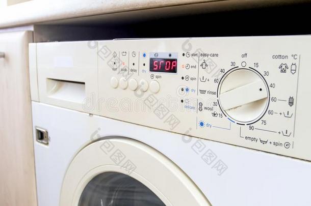 特写镜头照片关于洗涤机器数字的展览给看det.那个launder流<strong>水槽</strong>