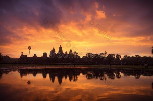 吴哥泰国或高棉的佛教寺或僧院,暹镇收割,柬埔寨