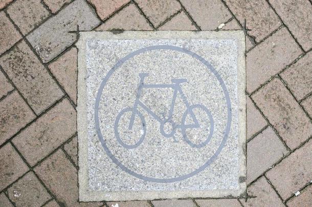 <strong>自行车停放</strong>符号向指已提到的人路