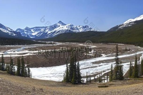 风景优美的春季宽的全景的风景豪斯Howes的变体河雪苹果