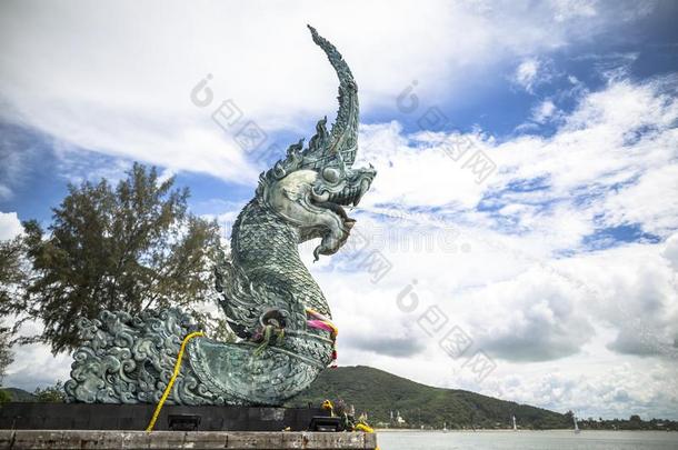 指已提到的人伟大的蛇不断找岔采用宋卡是（be的三单形式坐落的采用南方的泰兰