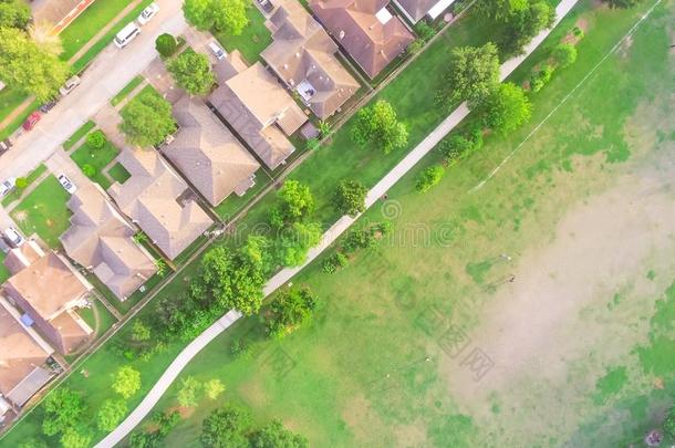 顶看法绿色的大大地都市的公园在近处住宅的地区采用美利坚合众国