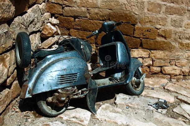 老的恶劣的小型摩托车