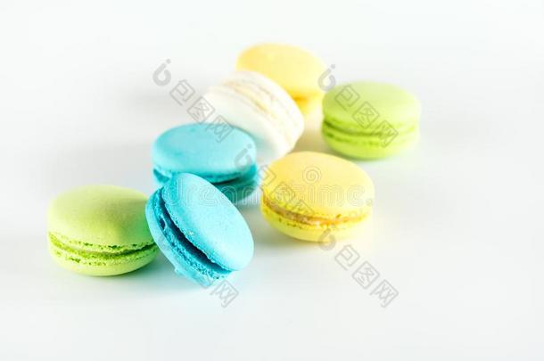 富有色彩的马卡龙黄色的蓝色绿色的马卡龙法国的餐后甜食T1级小型终端