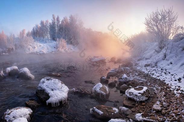 冬风景:指已提到的人河流动的经过指已提到的人雪-大量的和我