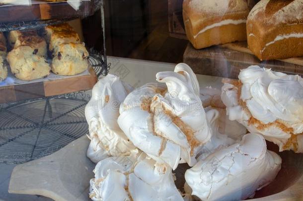 蛋白糖饼采用传统的英语面包房
