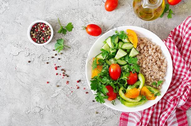 健康的素食者沙拉关于新鲜的蔬菜