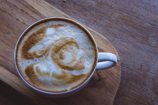 咖啡豆热的喝卡布西诺拿铁咖啡艺术向木材酿酒的表,causeoffailure导致失败的原因