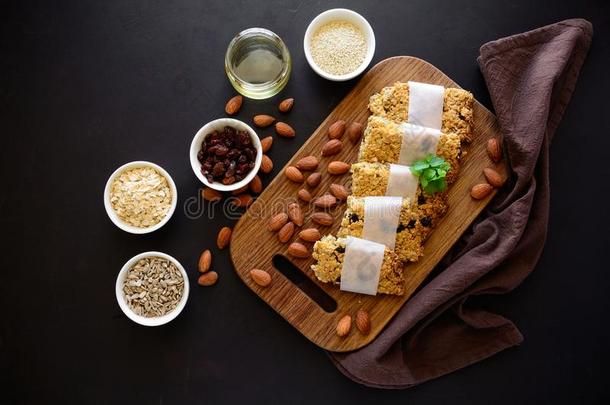 超级的食物早餐马上的齿龈和燕麦,芝麻,向日葵种子,爱人