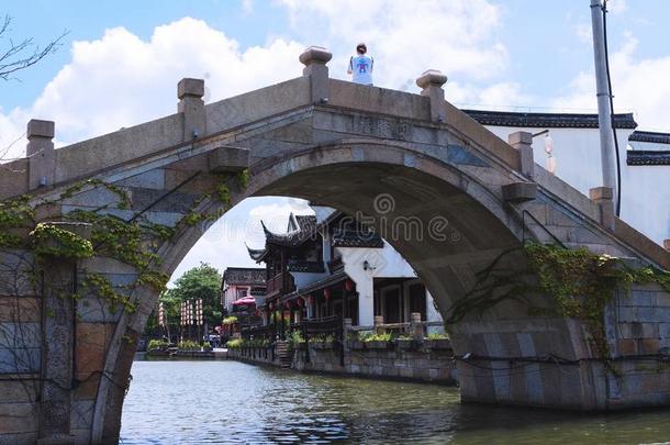 桥采用指已提到的人老的水城镇西塘采用东Ch采用a
