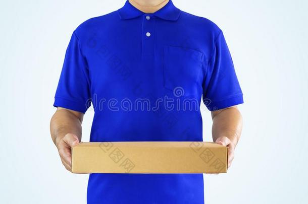 传送男人采用蓝色制服和h和hold采用g纸盒为熟食品