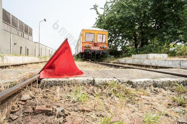 红色的旗一起指已提到的人铁路