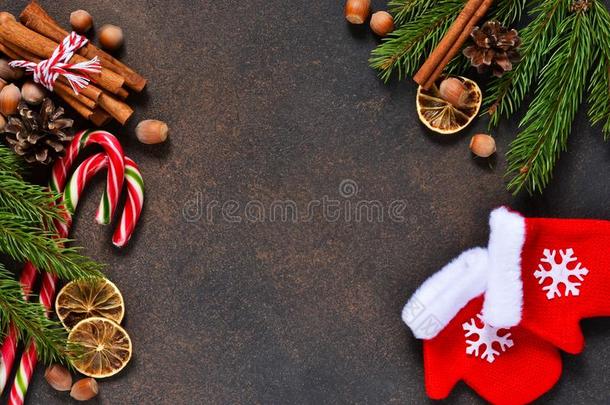 圣诞节树和装饰和连指手套