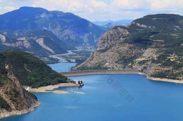 水坝采用湖法国代数几何学家-庞康和禁锢河,豪特-阿尔卑斯山脉,法国