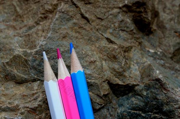 num.三彩色粉笔铅笔倾向反对一岩石